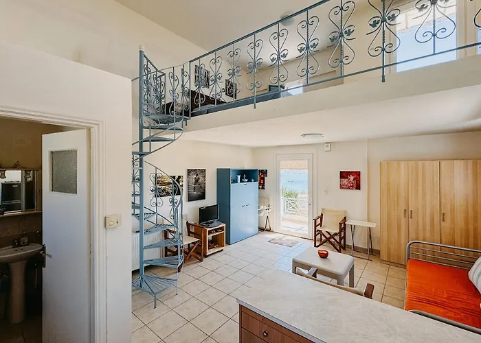 Refresh & Relax Residencies * Finikas (Syros)